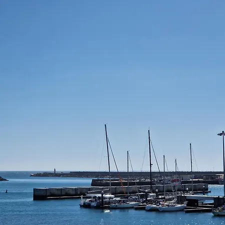Blue Bay, Charming